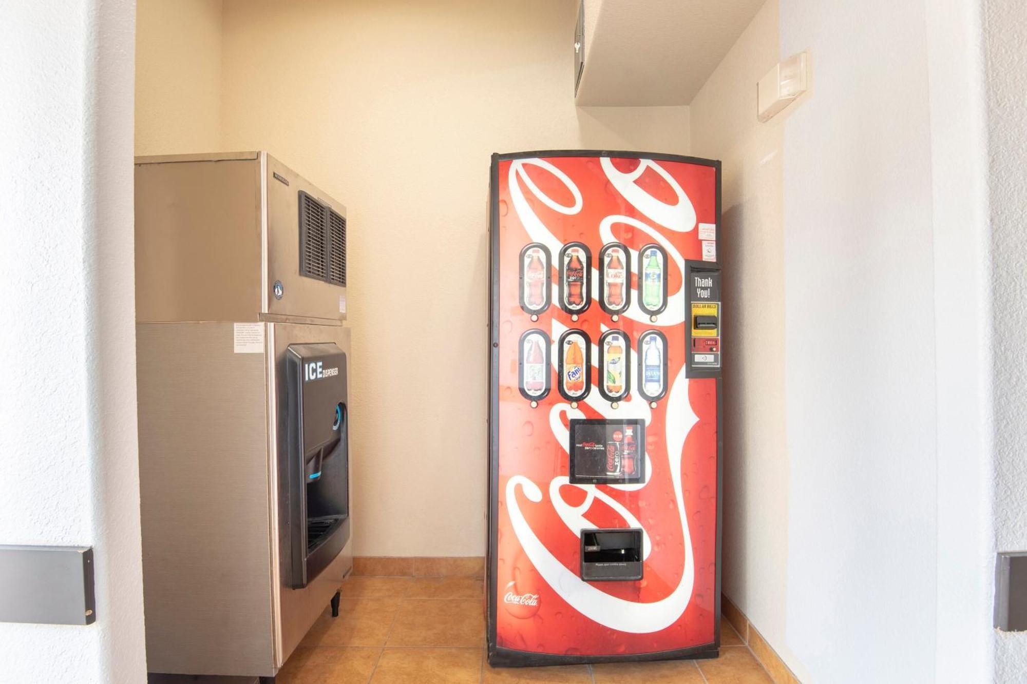 Oyo Townhouse Clute Lake Jackson Ngoại thất bức ảnh