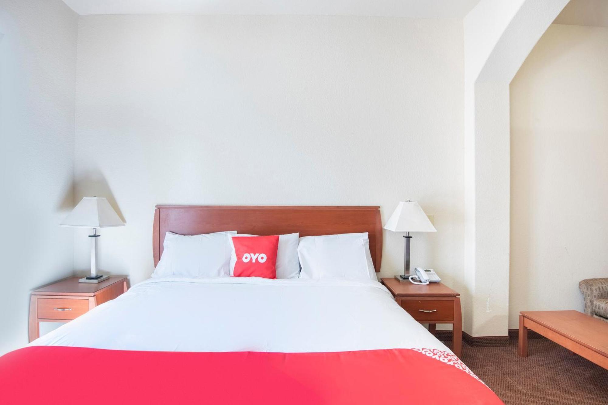 Oyo Townhouse Clute Lake Jackson Ngoại thất bức ảnh