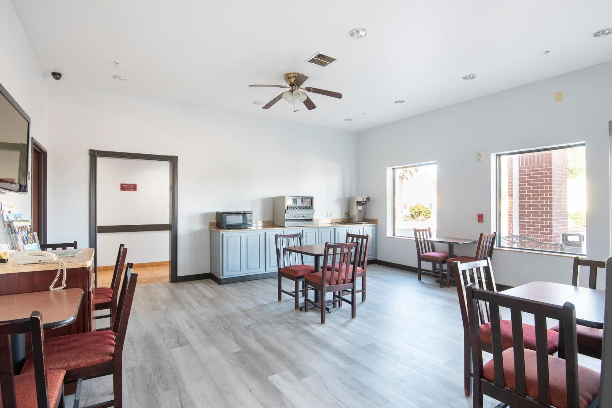 Oyo Townhouse Clute Lake Jackson Ngoại thất bức ảnh